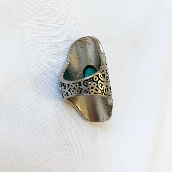 VINTAGE | BLUE STONE SILVER STATEMENT RING - Picture 4 of 4